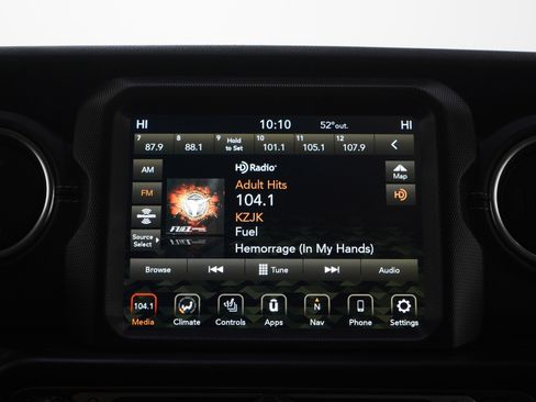 Used 2022 Jeep Wrangler Unlimited Sahara w/ Cold Weather Group image 16