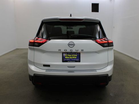 New 2026 Nissan Rogue SV FWD image 4