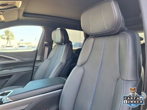 Used 2025 Cadillac Lyriq Sport w/ LPO, Floor Liner Package RWD image 5