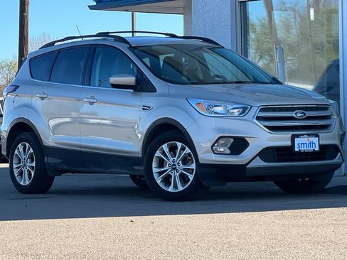 Used 2018 Ford Escape SE w/ SE Sync 3 Package image 2
