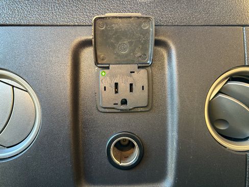 Used 2015 Ford F250 Platinum w/ Platinum Package image 20