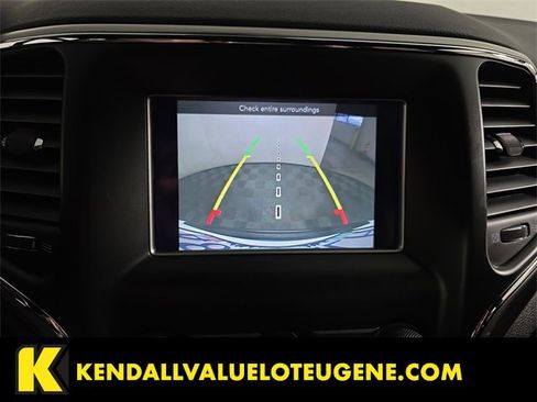 Used 2018 Jeep Grand Cherokee Laredo image 14