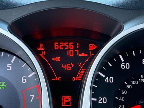 Used 2015 Nissan Juke SV w/ Cold Weather Package image 19