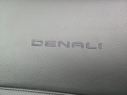 New 2025 GMC Sierra 2500 Denali w/ Denali Reserve Package image 16