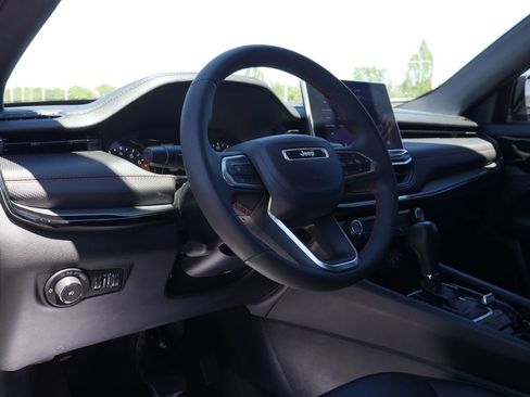 Used 2024 Jeep Compass Trailhawk AWD/4WD image 13