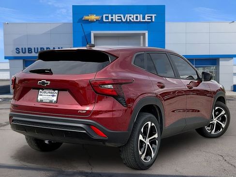 Used 2024 Chevrolet Trax RS FWD image 2
