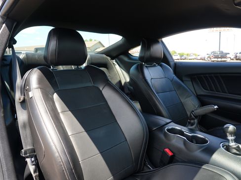 Used 2018 Ford Mustang GT Premium w/ GT Performance Package RWD image 14
