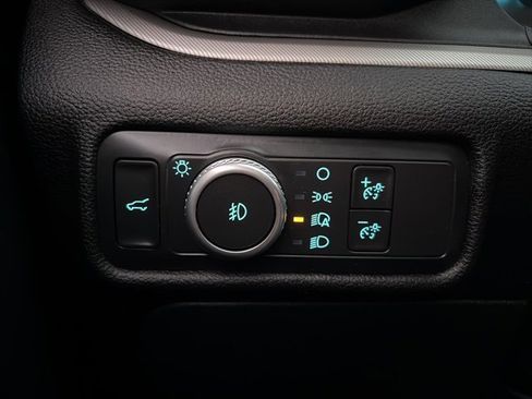 Used 2022 Ford Explorer XLT w/ Equipment Group 202A image 22