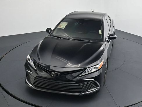Used 2024 Toyota Camry XLE FWD image 11