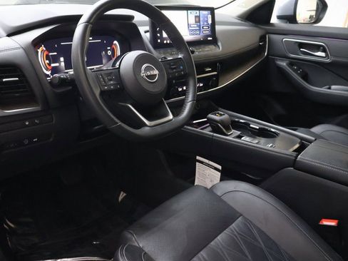 Used 2024 Nissan Rogue Platinum w/ Platinum Premium Package image 18