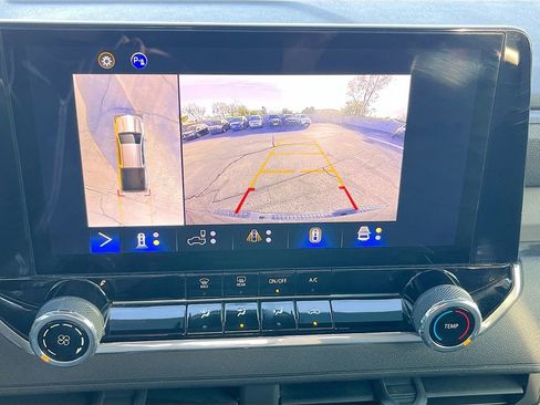 Used 2024 Chevrolet Colorado Trail Boss w/ Technology Package image 14