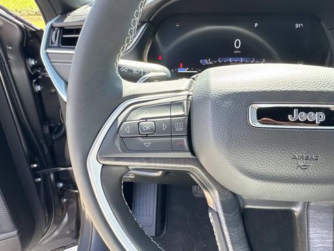 New 2025 Jeep Grand Cherokee Limited w/ Black Appearance Package image 40