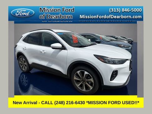Used 2025 Ford Escape Platinum AWD/4WD image 1