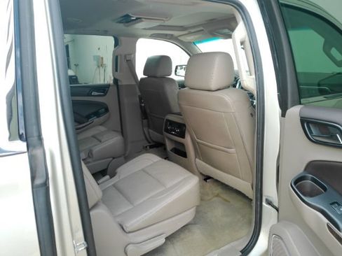 Used 2016 Chevrolet Suburban LT RWD image 28