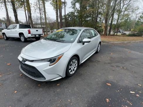 Used 2022 Toyota Corolla LE image 7