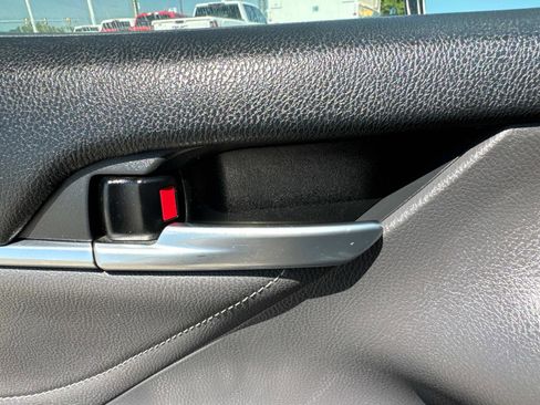 Used 2018 Toyota Camry XSE image 20