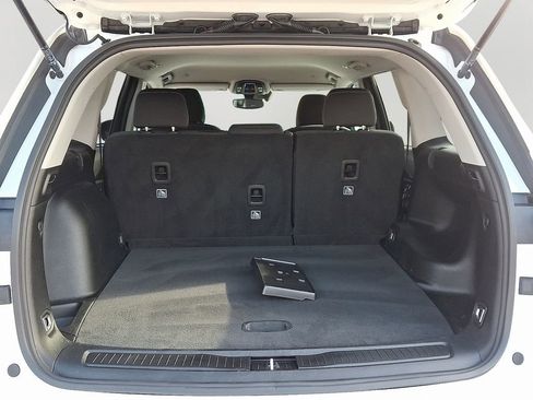 Used 2023 Jeep Grand Cherokee Laredo image 28