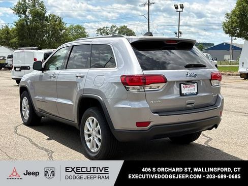 Used 2021 Jeep Grand Cherokee Laredo AWD/4WD image 2