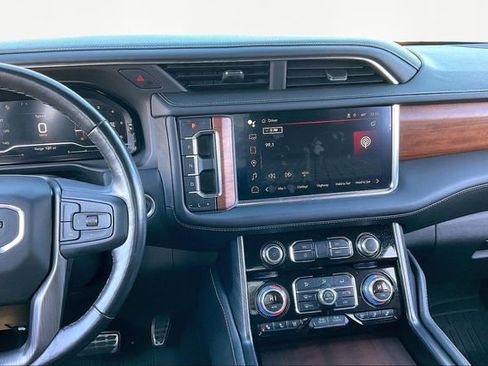 Used 2023 GMC Yukon Denali Ultimate image 9