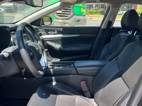 Used 2020 Nissan Maxima 3.5 SV w/ Floor Mat Group FWD image 9