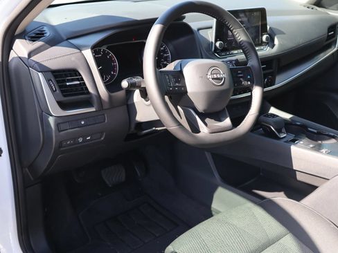 Used 2026 Nissan Rogue SV FWD image 9