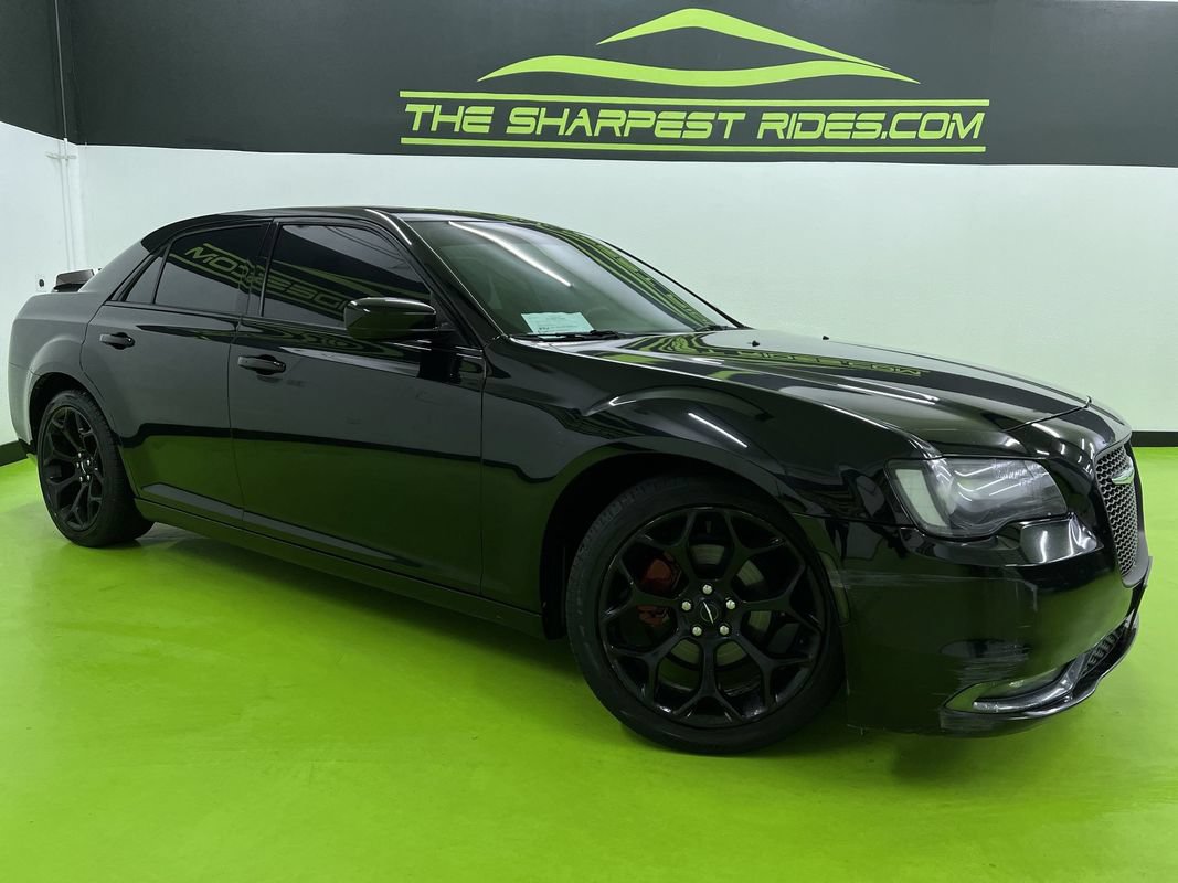 Used 2018 Chrysler 300 S RWD image 1