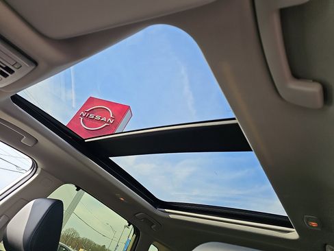 New 2026 Nissan Rogue Platinum image 10