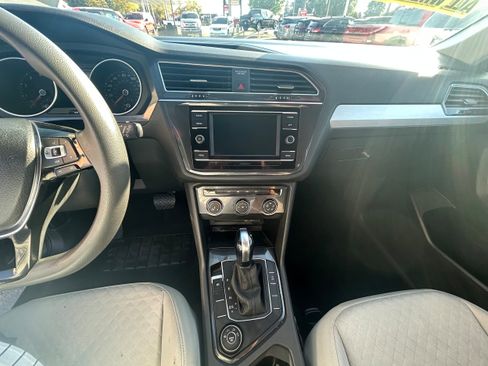 Used 2021 Volkswagen Tiguan S image 9