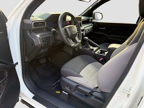 Used 2024 Toyota Tacoma TRD Off-Road image 25