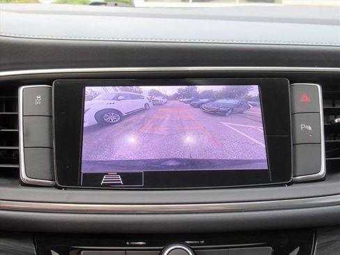 Used 2020 Buick Enclave Essence w/ Sound and Sites Package image 22