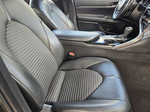 Used 2019 Toyota Camry SE FWD image 9