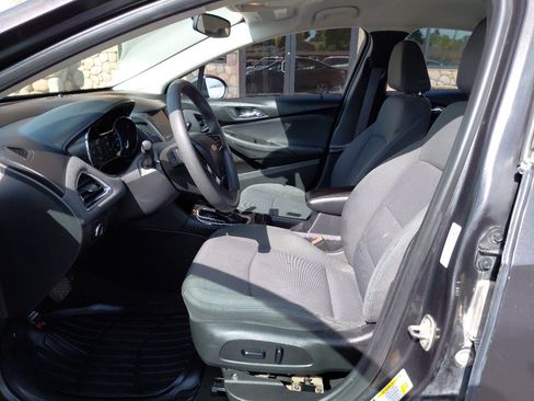 Used 2017 Chevrolet Cruze LT w/ Convenience Package image 10