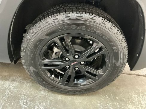 Used 2024 GMC Terrain AT4 w/ Tech Package AWD/4WD image 10