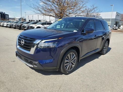 Certified 2024 Nissan Pathfinder SL w/ SL Premium Package FWD image 8