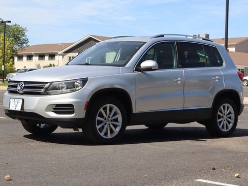 Used 2017 Volkswagen Tiguan Wolfsburg Edition AWD/4WD image 11