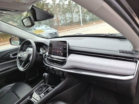 Used 2022 Jeep Compass Latitude image 11