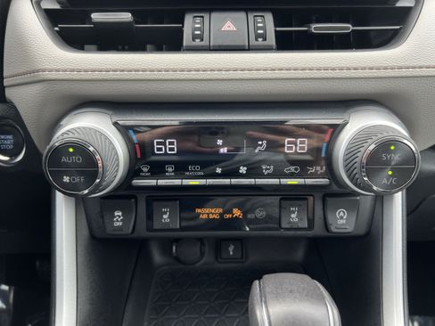 Used 2021 Toyota RAV4 XLE Premium AWD/4WD image 20