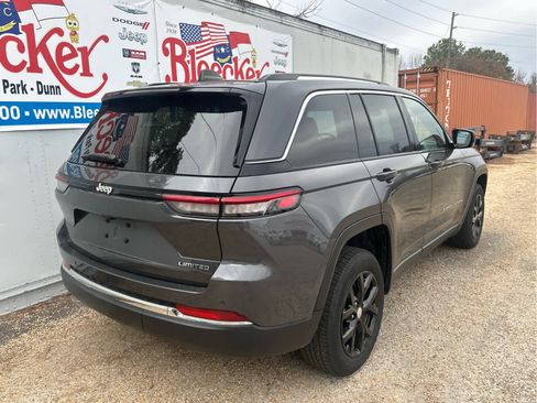 Used 2023 Jeep Grand Cherokee Limited image 3