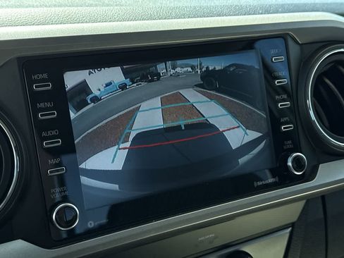 Used 2020 Toyota Tacoma SR5 w/ SR5 Appearance Package (SM) AWD/4WD image 19