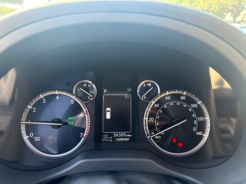 Used 2023 Lexus GX 460 Luxury w/ Accessory Package AWD/4WD image 14