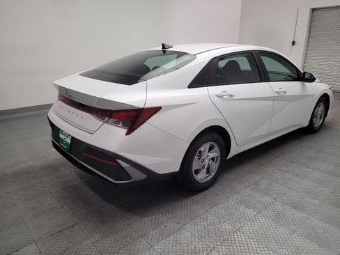 Used 2025 Hyundai Elantra SE w/ Cargo Package FWD image 9