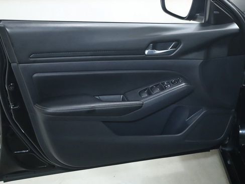 Used 2025 Nissan Altima 2.5 SV FWD image 15