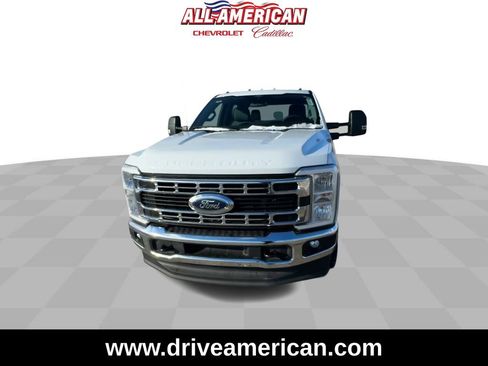 Used 2025 Ford F350 XLT image 3