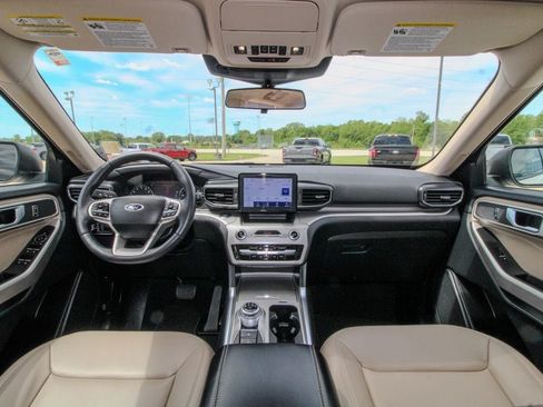 Used 2023 Ford Explorer XLT w/ Equipment Group 202A AWD/4WD image 11