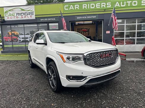 Used 2017 GMC Acadia Denali w/ Technology Package FWD image 3