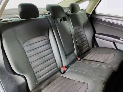 Used 2018 Ford Fusion SE w/ Fusion SE Technology Package FWD image 25