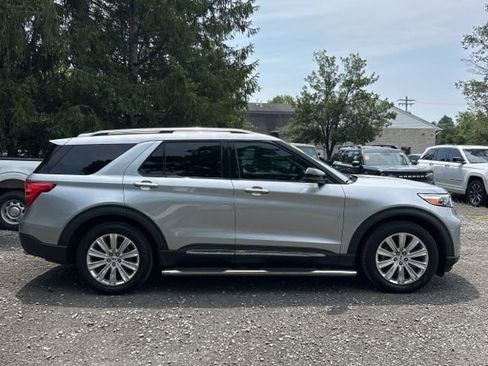 Used 2023 Ford Explorer Limited w/ Limited Technology Package RWD image 2