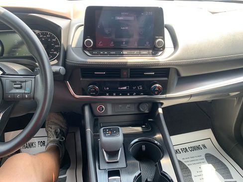 Used 2023 Nissan Rogue SV FWD image 13