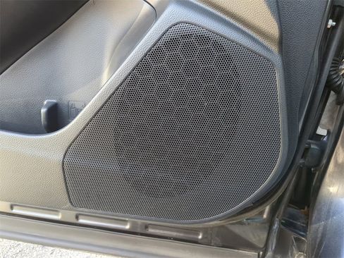 Used 2017 Subaru Forester 2.5i Premium image 18