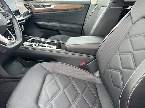 Used 2025 Volkswagen Atlas SE image 10